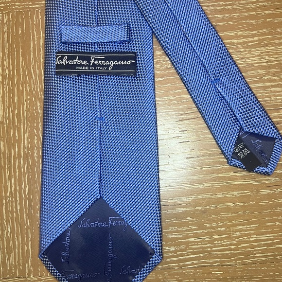 Salvatore Ferragamo Blue Silk Tie with Gift Box - Picture 6 of 10